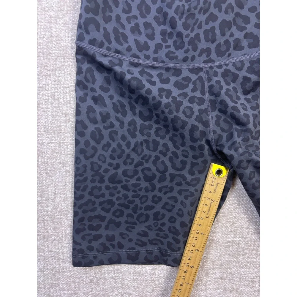 Nike Dri-FIT Women Gray Leopard Print Biker Shorts High Waisted Small